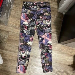 WOMENS NIKE WORKOUT LEGGINGS!!